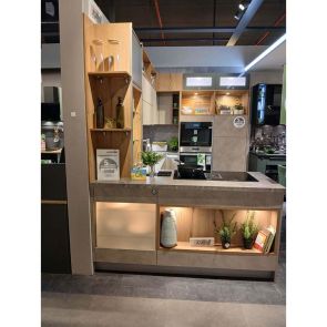 КУХНЯ МОСТРА СИСТЕМ ЛАЙН В ГР. ПЛОВДИВ СИВА/БЕТОН ЛИЦЕ: BASE 122 CEMENT       CLEAN 284 CREAM GREY SUPER MAT ЕЛЕМЕНТИ: PLAN 167 KNOTTY OAK  КОРПУС: К61 KNOTTY OAK